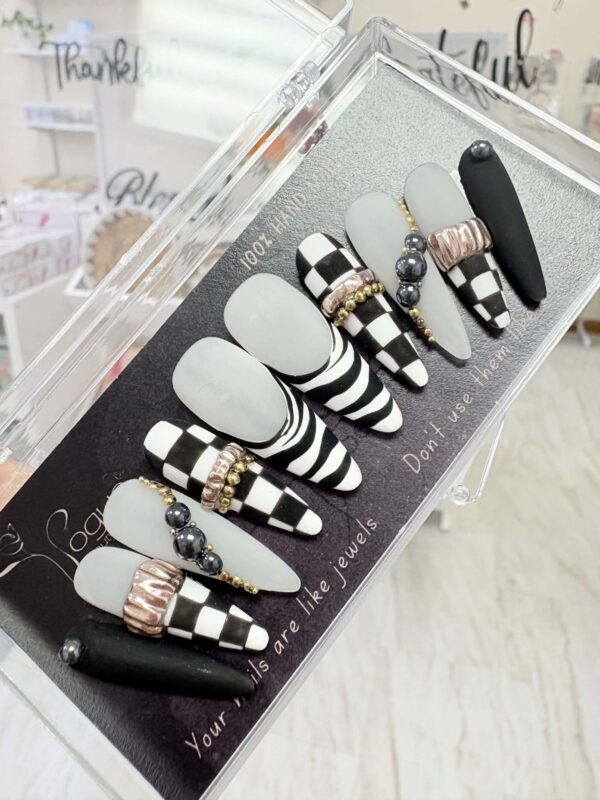 Handmade nail 34